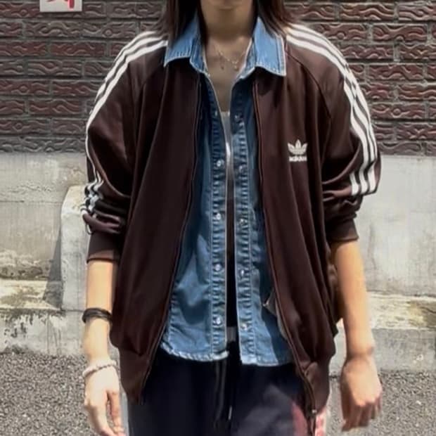 아디다스 오리지널스 슈퍼스타 트랙탑 브라운