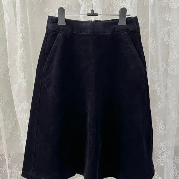 유니클로 네이비 코듀로이 미디스커트