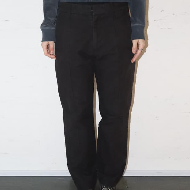 N4 스티치 핀턱 디테일 팬츠