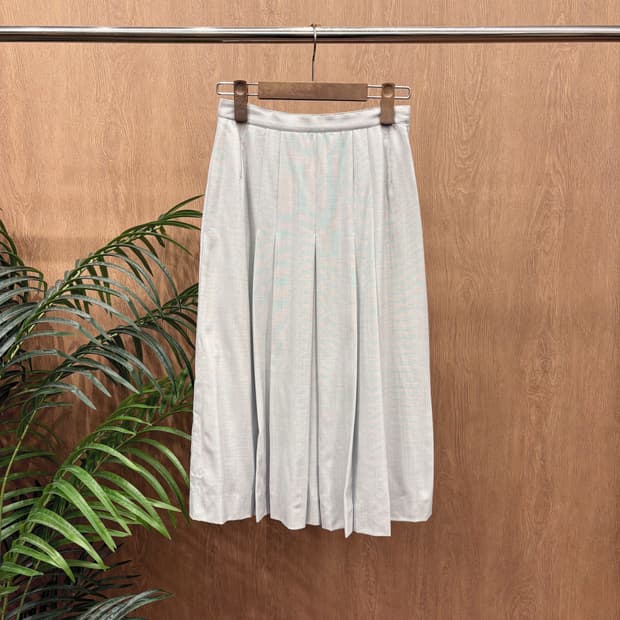 버버리 울 미디 스커트 세미 플레어 실루엣 프론트 플리츠 디테일 민트