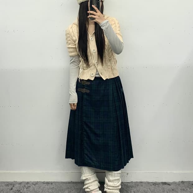 버클 디테일 체크 스커트
