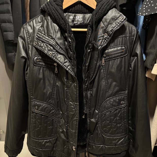 블랙 후드 점퍼 (뒷부분 리본 포인트 ♡)