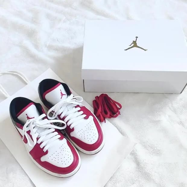 정품 나이키 조던 로우 화이트 짐레드