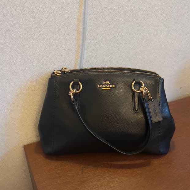 Coach vintage leather shoulder bag black