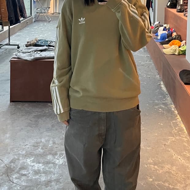 아디다스 락업크루 올리브 맨투맨 H880