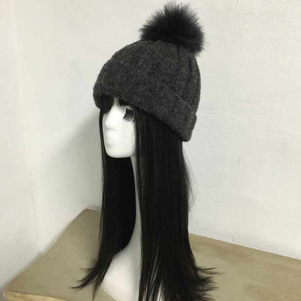 pom knit beanie