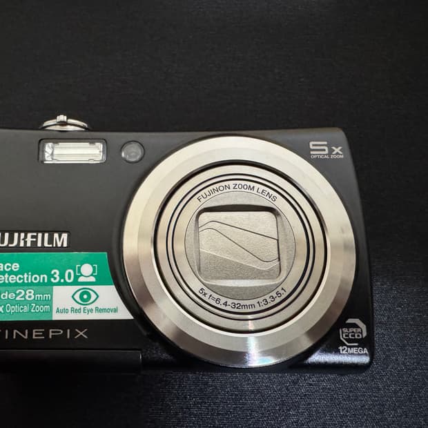 후지필름 파인픽스 F100fd 디카