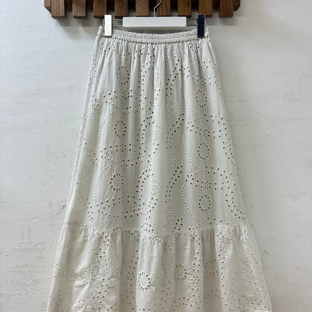 일본빈티지 펀칭 아일렛 플라워 자수 티어드 밴딩 롱 스커트