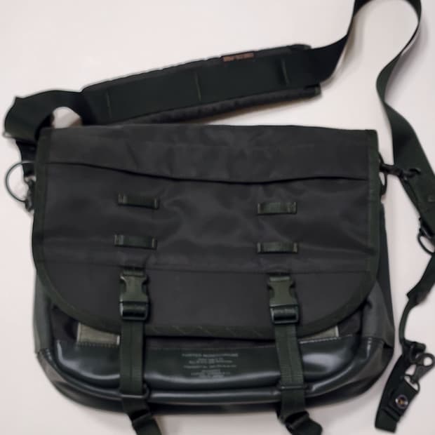 요시다포터 메신저백