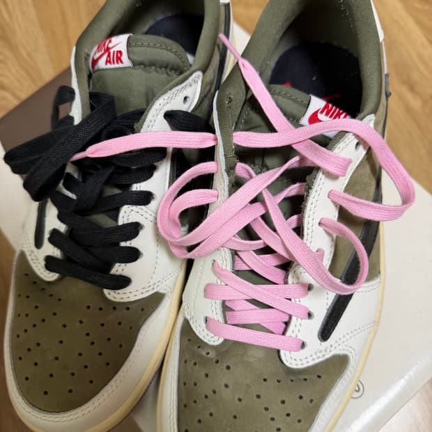 트레비스 스캇 나이키 레트로 og 리버스올리브