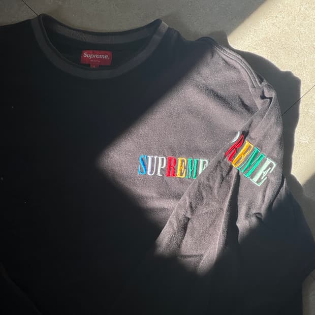 슈프림 로고 맨투맨