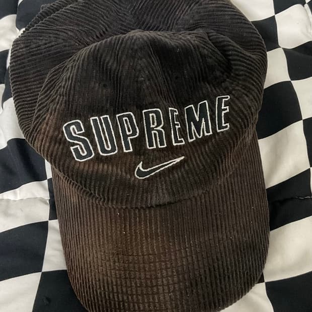 슈프림 나이키 코듀로이 6패널 캡 판매