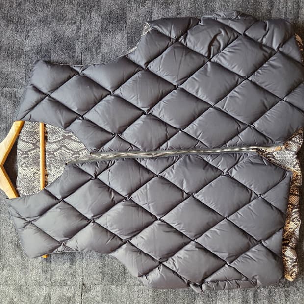 스투시 양면 패딩 베스트 105사이즈