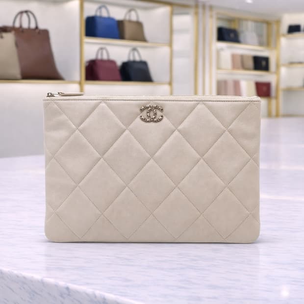 [A급] 샤넬 19 램스킨 & 골드 메탈 클러치 라지 판매합니다!!!