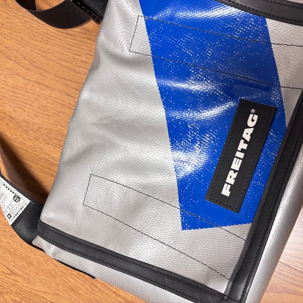 프라이탁 라씨 실버 블루