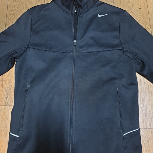 1029 나이키 운동복 집업 90 사이즈입니다