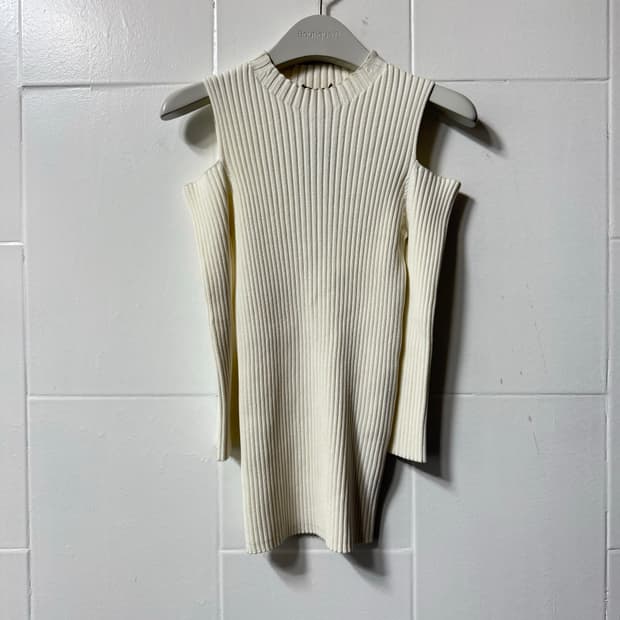 마쥬 어깨트임 니트 (새상품)