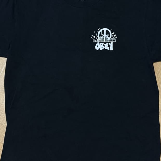 [L] Obey 오베이 그래픽 티셔츠 