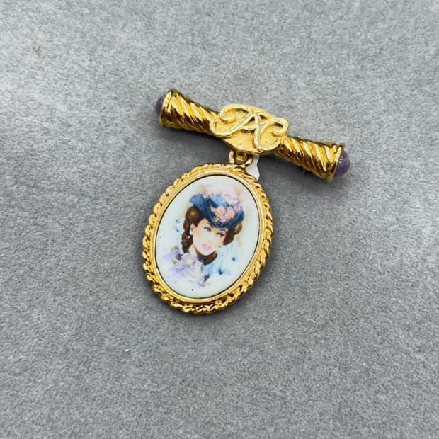 Victorian Portrait Brooch with Gold Fram