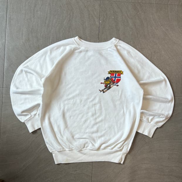 90s 90년대 노르웨이 생산 빈티지 화이트 스웻셔츠