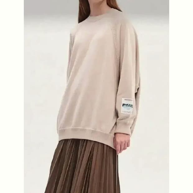 시스템 그래픽 패치 루즈핏 니트 탑