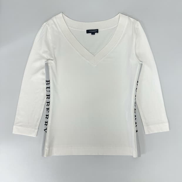 버버리 사이드 로고 디자인 티셔츠