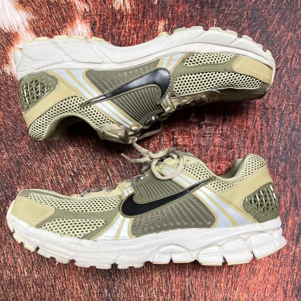 Nike 나이키 줌 보메로 5 뉴트럴 올리브 295mm