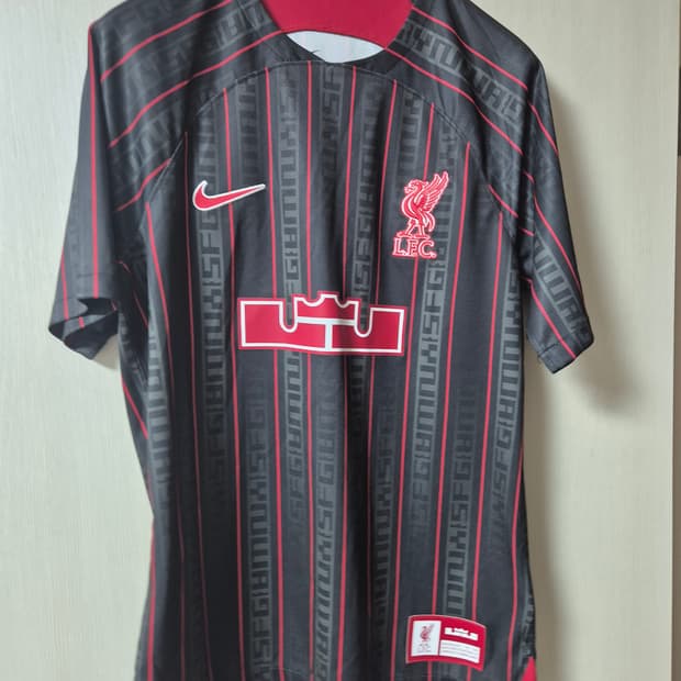 (23년) 나이키 리버풀 x 르브론 제임스 드라이핏 스타디움 저지 M
