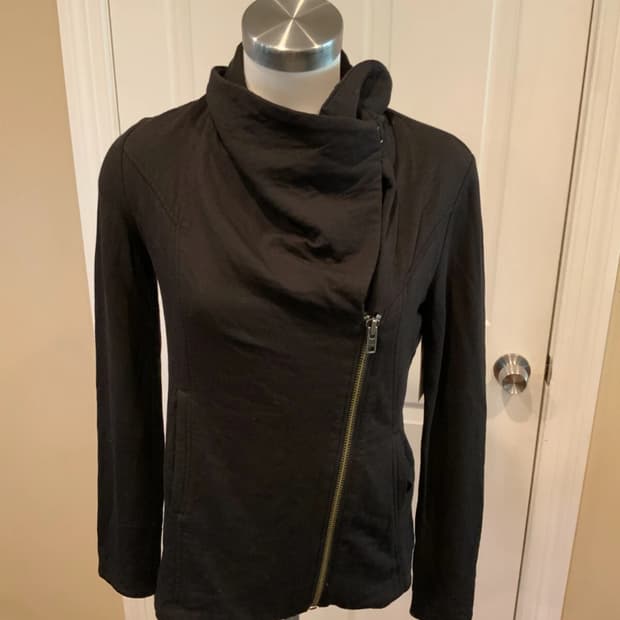 헬무트 랭 비대칭 하이넥 드레이프 자켓