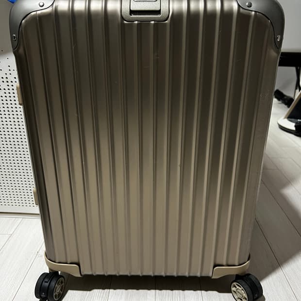Rimowa 리모와 토파스 티타늄 캐빈 구형 56사이즈