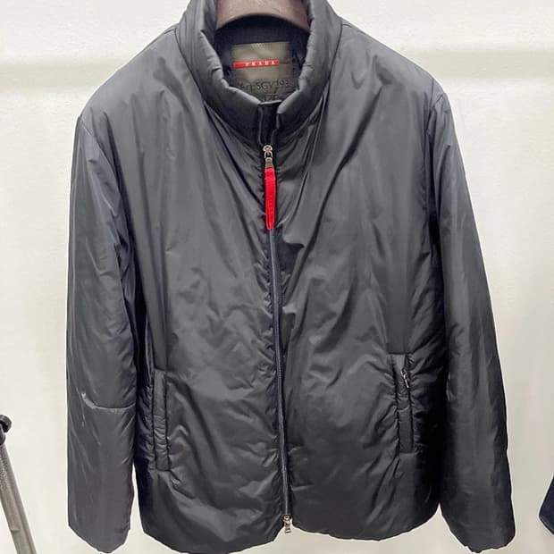 프라다 스포츠 패딩