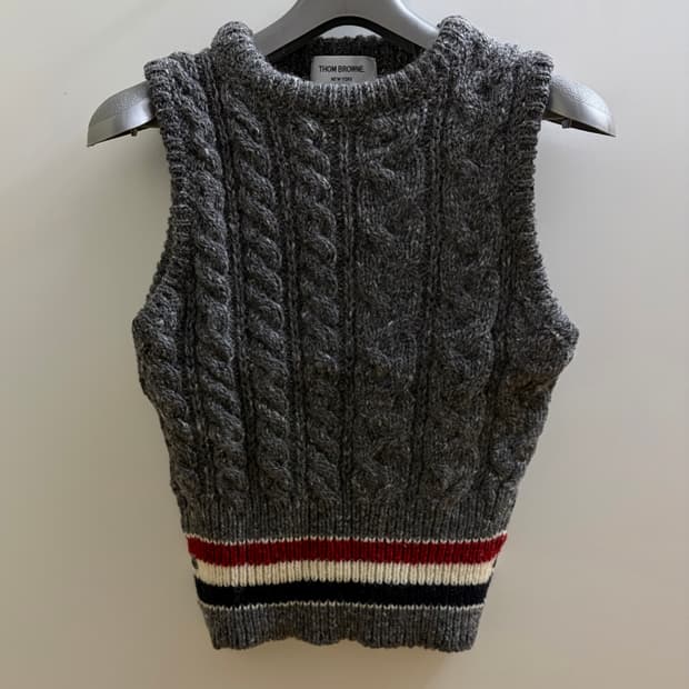 톰브라운 정품 아란 케이블 모헤어 민소매니트