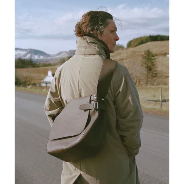 26aw HEFNER PINNACLE POSTMAN BAG