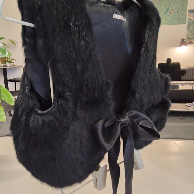 블랙퍼 조끼  리본장식