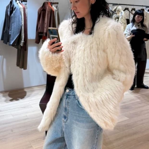 Recto 렉토 SIGNATURE CURVED FAUX FUR 퍼 자켓