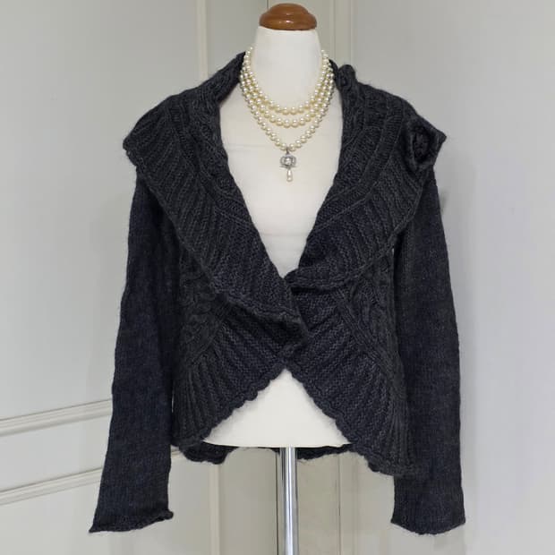 유럽빈티지 일본판)그레이 러플 꽈배기 고딕모리걸 로맨틱 니트가디건