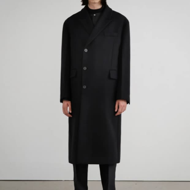인사일런스 MTR 피크드 하프 더블 코트 BLACK