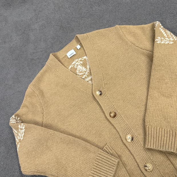 [정품/L] 버버리  EKD 백 로고 카멜 울 가디건 c1