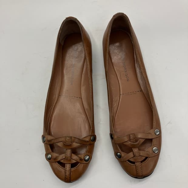 네트 트위스트 스터드 레더 플랫슈즈