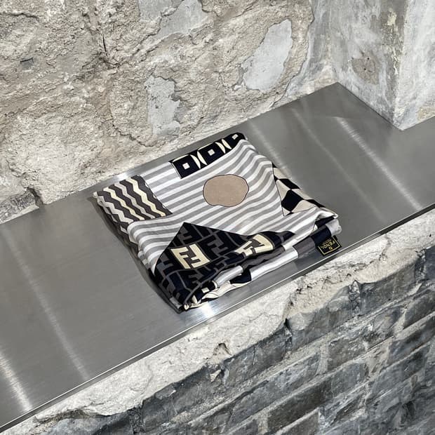 펜디 믹스 로고 멀티플 쉐입 실크 스카프