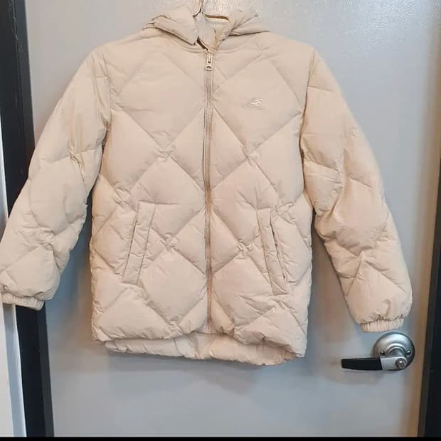 뉴발란스 퀄팅 점퍼 160사이즈입니다.
 솜털 80, 깃털 20