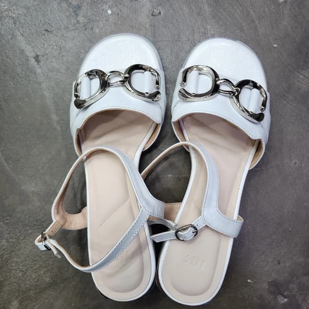 #새상품 닥스 샌달 225