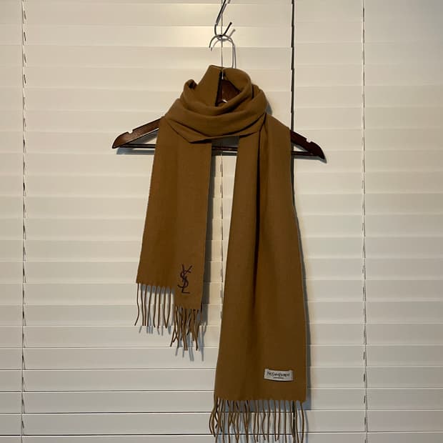 입생로랑 뿌르옴므 머플러