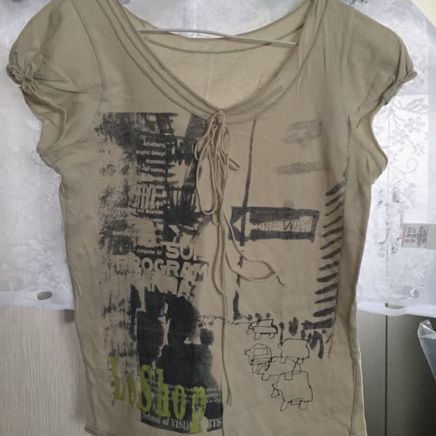 빈티지 프린팅 리본 디테일 반팔티셔츠