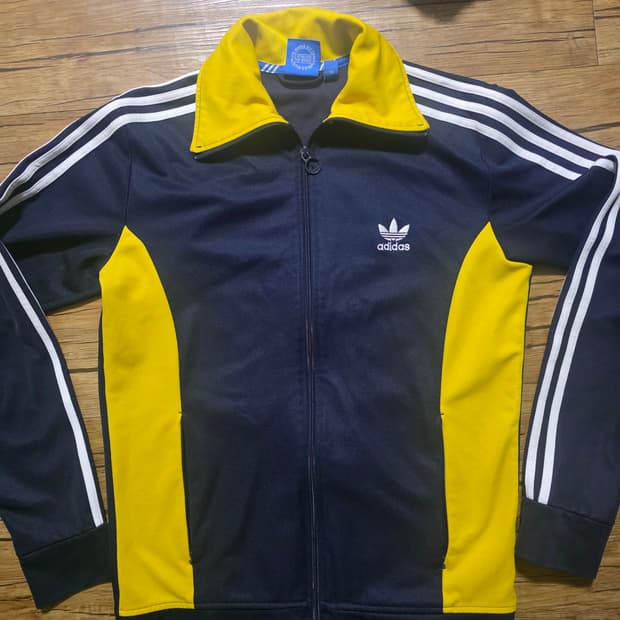 아디다스  트랙탑