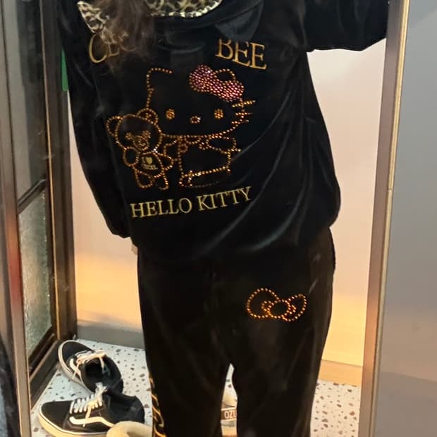 세실맥비X헬로키티 벨벳 갸루 트레이닝 세트