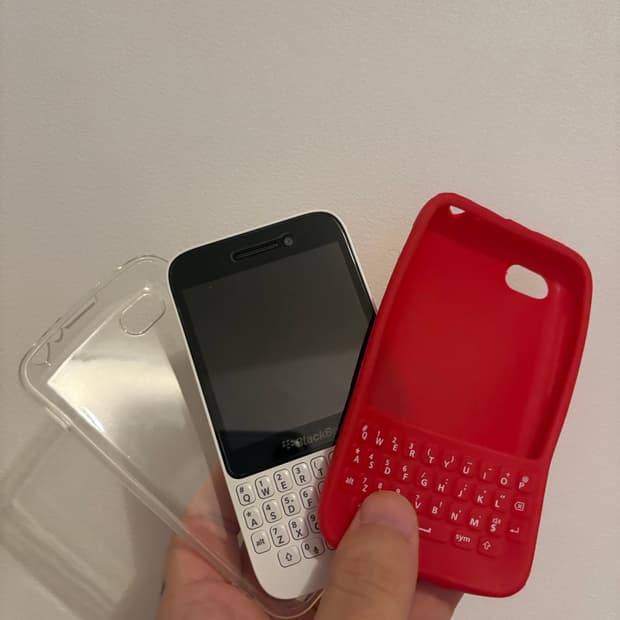 (SSS급) 블랙베리 q5 흰색상 + 해녀복 케이스 판매
