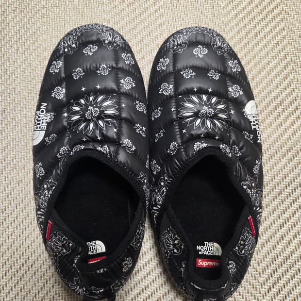 슈프림 X 노스페이스 뮬