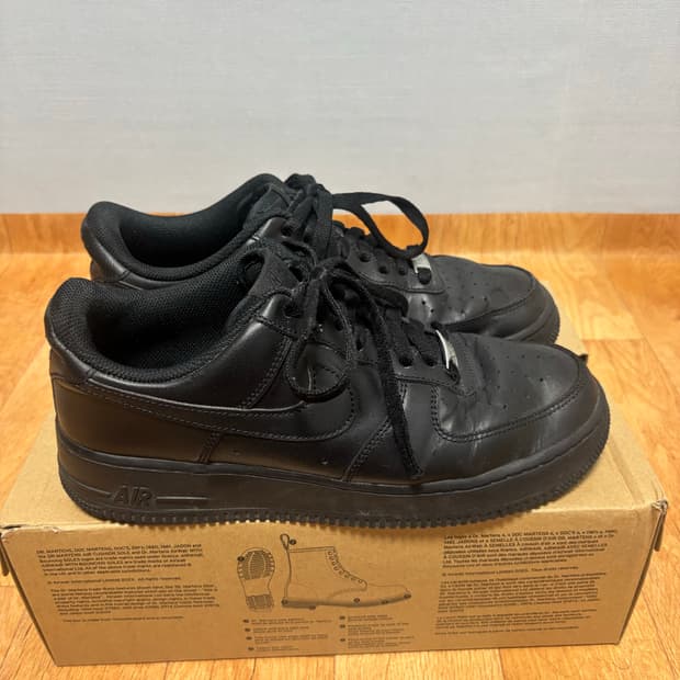 나이키 에어포스1 트리플블랙 275