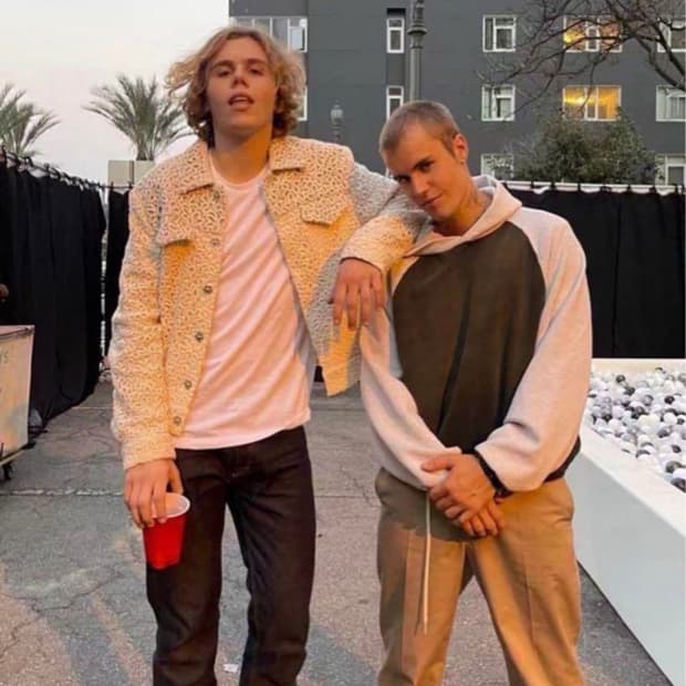 ERL 레글런 후드 S-M 구합니다